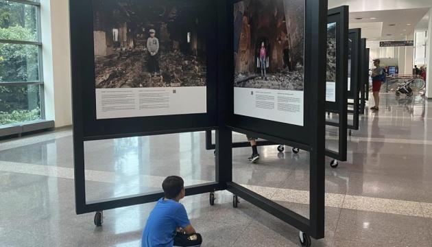 У Торонто стартувала фотовиставка, присвячена українським дітям у воєнний період.