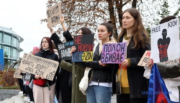 У Києві відбулася нова акція, що нагадала про військових, які опинилися в полоні.