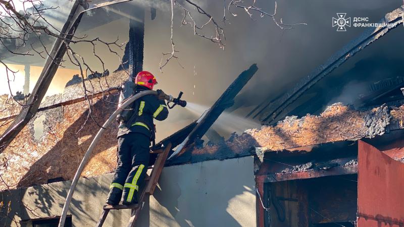 У Франківську ліквідували пожежу, яка спалахнула в ресторані доставки їжі.