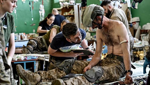 Генеральний штаб повідомляє, що військових медиків не переводять до піхотних підрозділів.